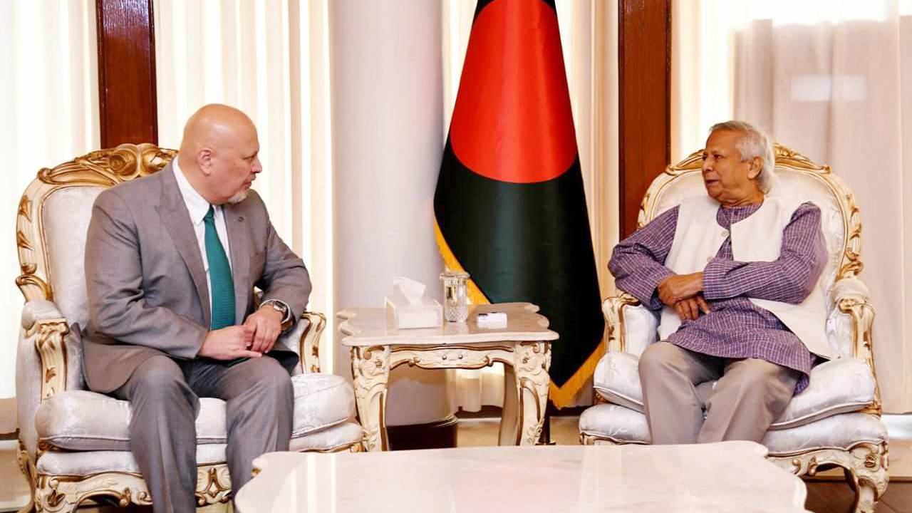 শেখ হাসিনার বিরুদ্ধে আন্তর্জাতিক অপরাধ আদালতে মামলা হবে: প্রধান উপদেষ্টা